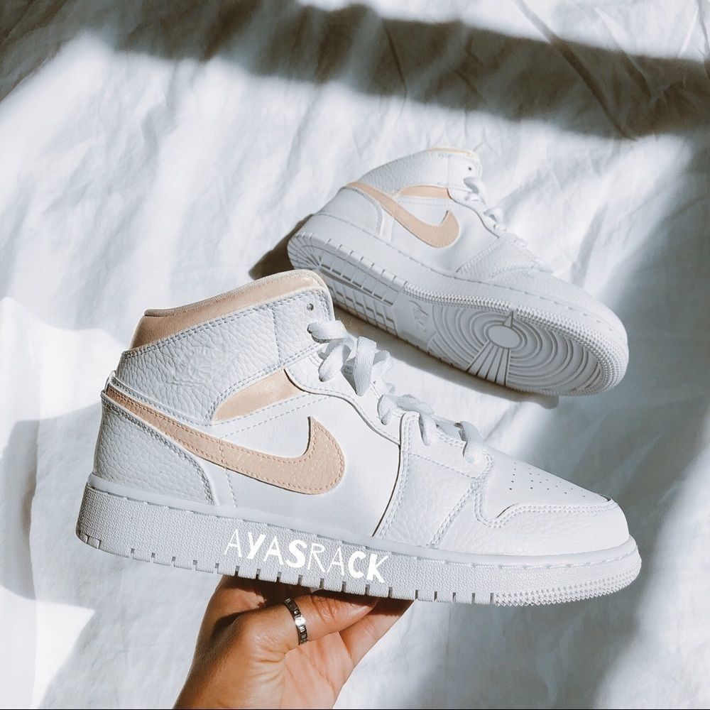 Custom painted Air Jordan 1 mid - Picture 1 of 3